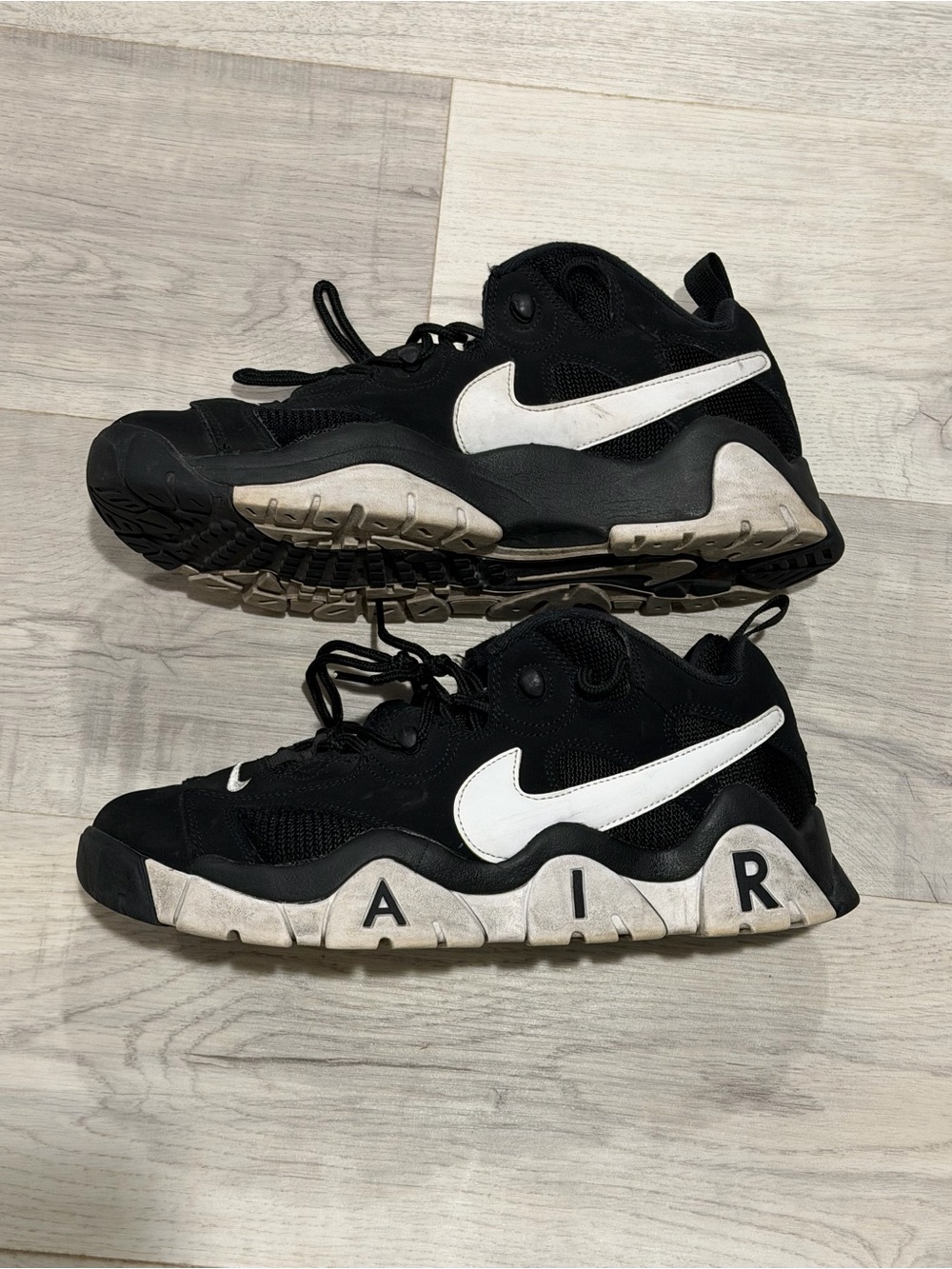 Nike Barrage Low Black and White Sneakers
